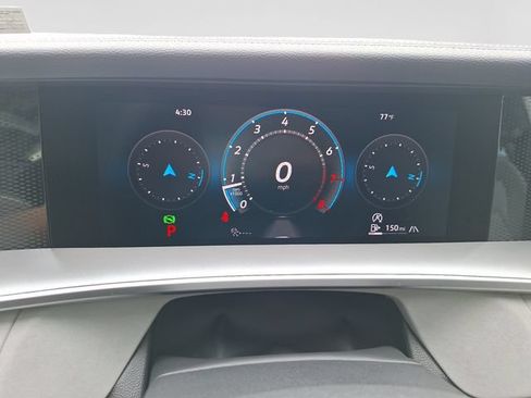 Used 2025 Volkswagen Tiguan SE w/ Panoramic Sunroof Package AWD/4WD image 14