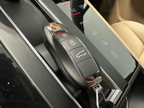 Certified 2026 Porsche Macan AWD/4WD image 46