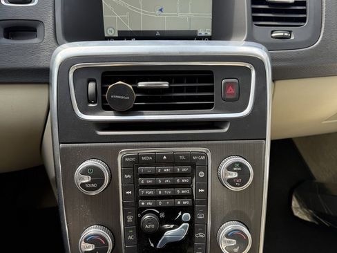 Used 2016 Volvo S60 T5 Premier image 8