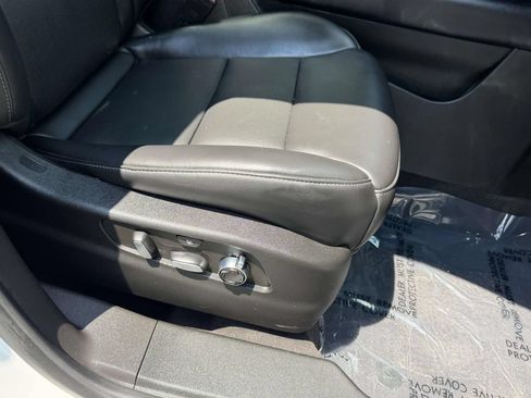 Used 2023 Cadillac XT4 Premium Luxury w/ Technology Package AWD/4WD image 9