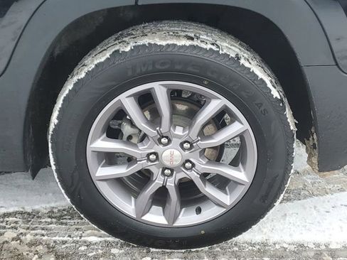 Used 2023 GMC Terrain SLT image 32