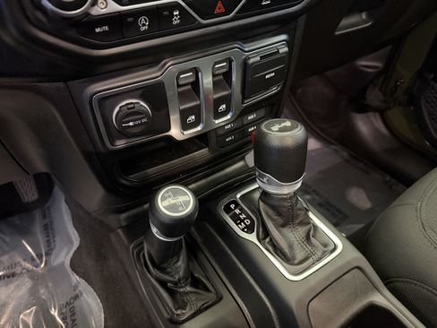 Used 2021 Jeep Wrangler Sport AWD/4WD image 22