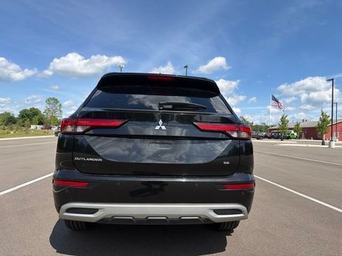 Used 2024 Mitsubishi Outlander SE AWD/4WD image 4