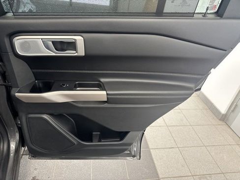 Used 2023 Ford Explorer Limited w/ Limited Technology Package image 13