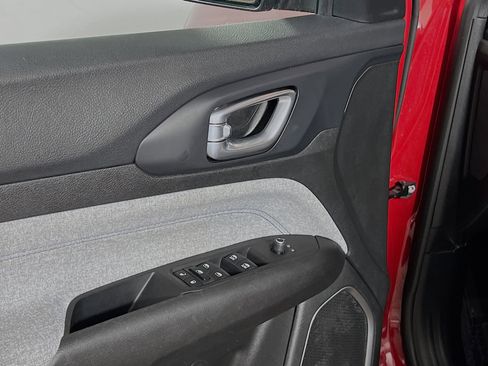 Used 2023 Jeep Compass Sport image 17