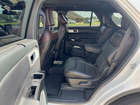 Used 2023 Ford Explorer Platinum w/ Technology Package AWD/4WD image 10