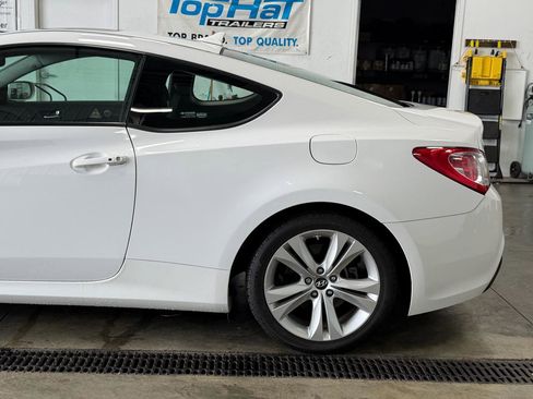 Used 2012 Hyundai Genesis 2.0T Premium RWD image 26
