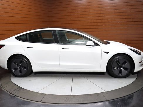 Used 2023 Tesla Model 3 Standard Range RWD image 18