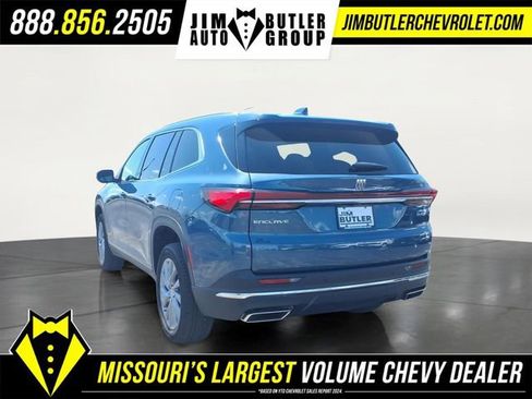 Used 2025 Buick Enclave Preferred FWD image 2