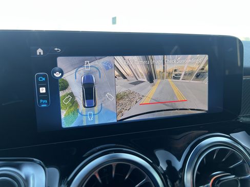 Certified 2025 Mercedes-Benz GLB 35 AMG 4MATIC image 20