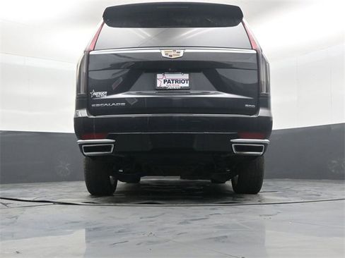 Used 2022 Cadillac Escalade Premium Luxury image 43