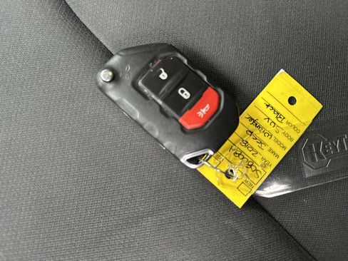 Used 2018 Jeep Wrangler Unlimited Sahara image 33