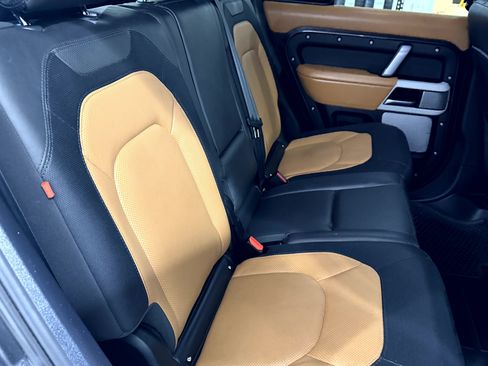 Used 2023 Land Rover Defender 130 X-Dynamic SE AWD/4WD image 31