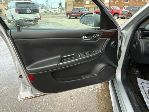 Used 2013 Chevrolet Impala LT w/ LT Sunroof Package image 9