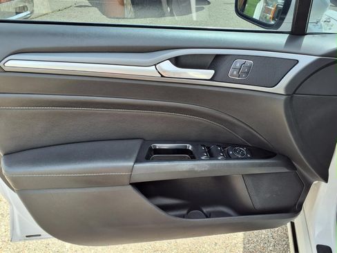 Used 2016 Ford Fusion Titanium AWD/4WD image 12