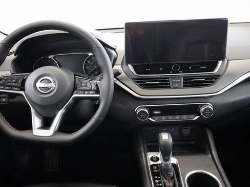 New 2026 Nissan Altima 2.5 SR w/ SR Midnight Edition Package AWD/4WD image 14