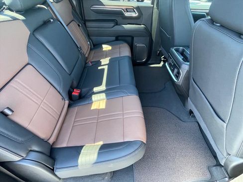 Used 2024 Chevrolet Silverado 1500 High Country w/ Technology Package image 26