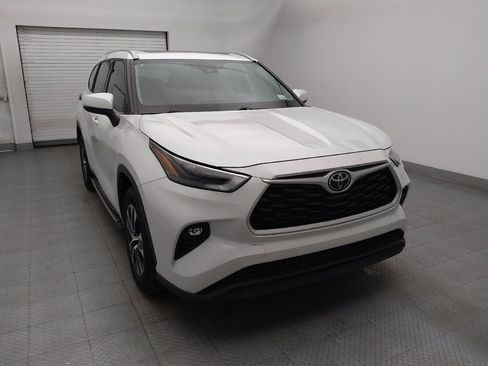 Used 2022 Toyota Highlander XLE FWD image 14