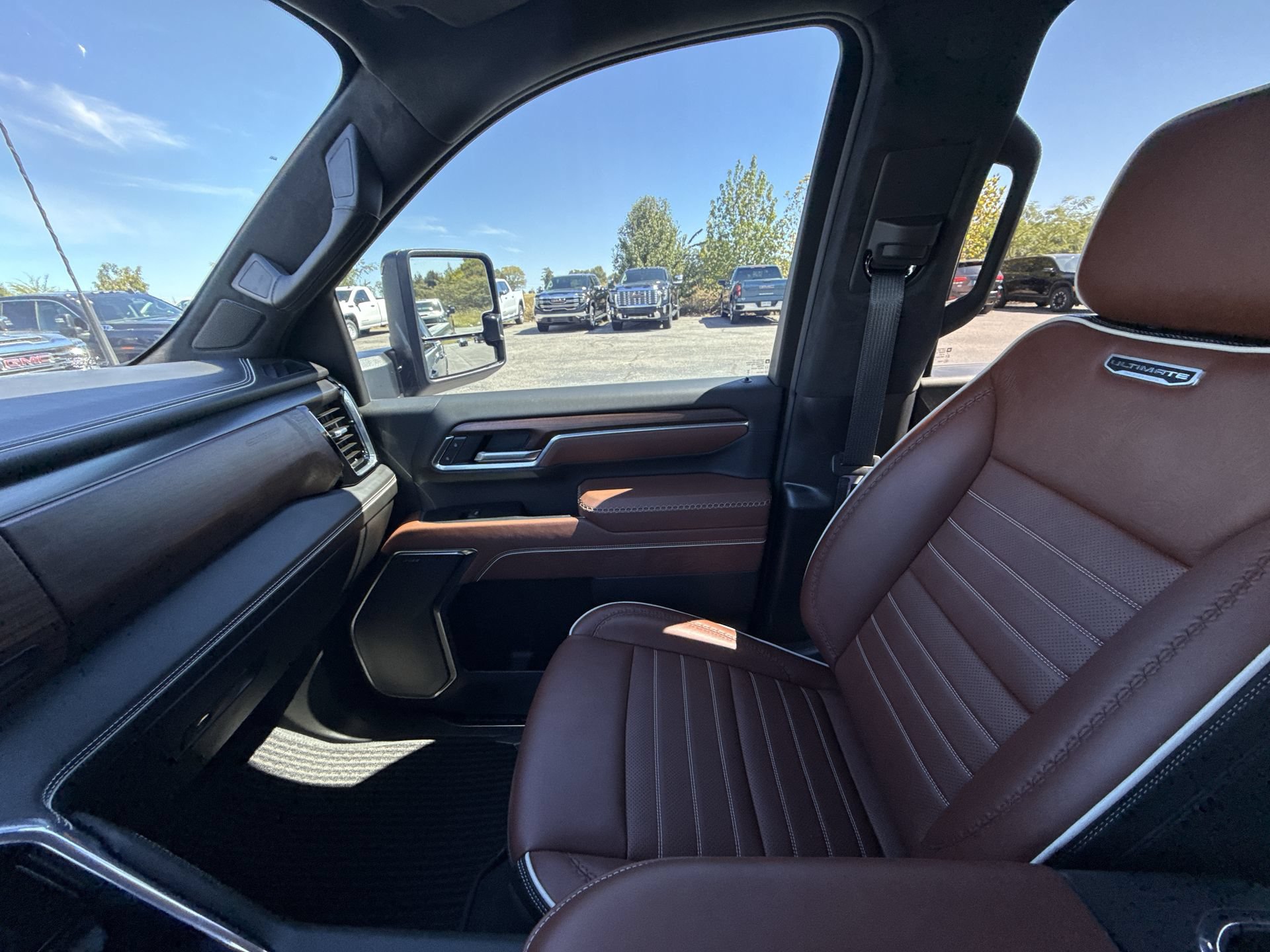 Certified 2025 GMC Sierra 3500 Denali Ultimate AWD/4WD image 26