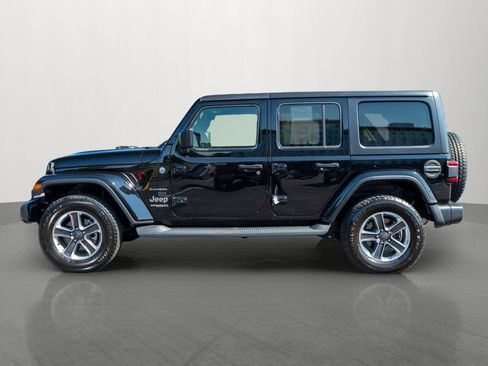 Used 2019 Jeep Wrangler Unlimited Sahara AWD/4WD image 4