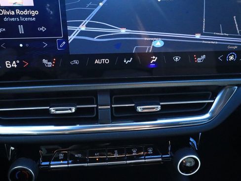 New 2026 Chevrolet Equinox EV LT image 8