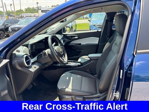 Used 2024 Chevrolet Trax LT w/ Driver Confidence Package FWD image 15