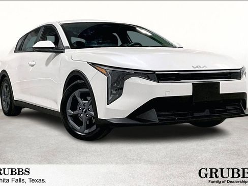Used 2025 Kia K4 LXS image 1