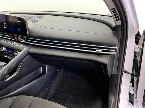 Certified 2024 Hyundai Elantra SEL image 16