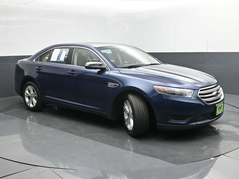 Used 2017 Ford Taurus SE image 7