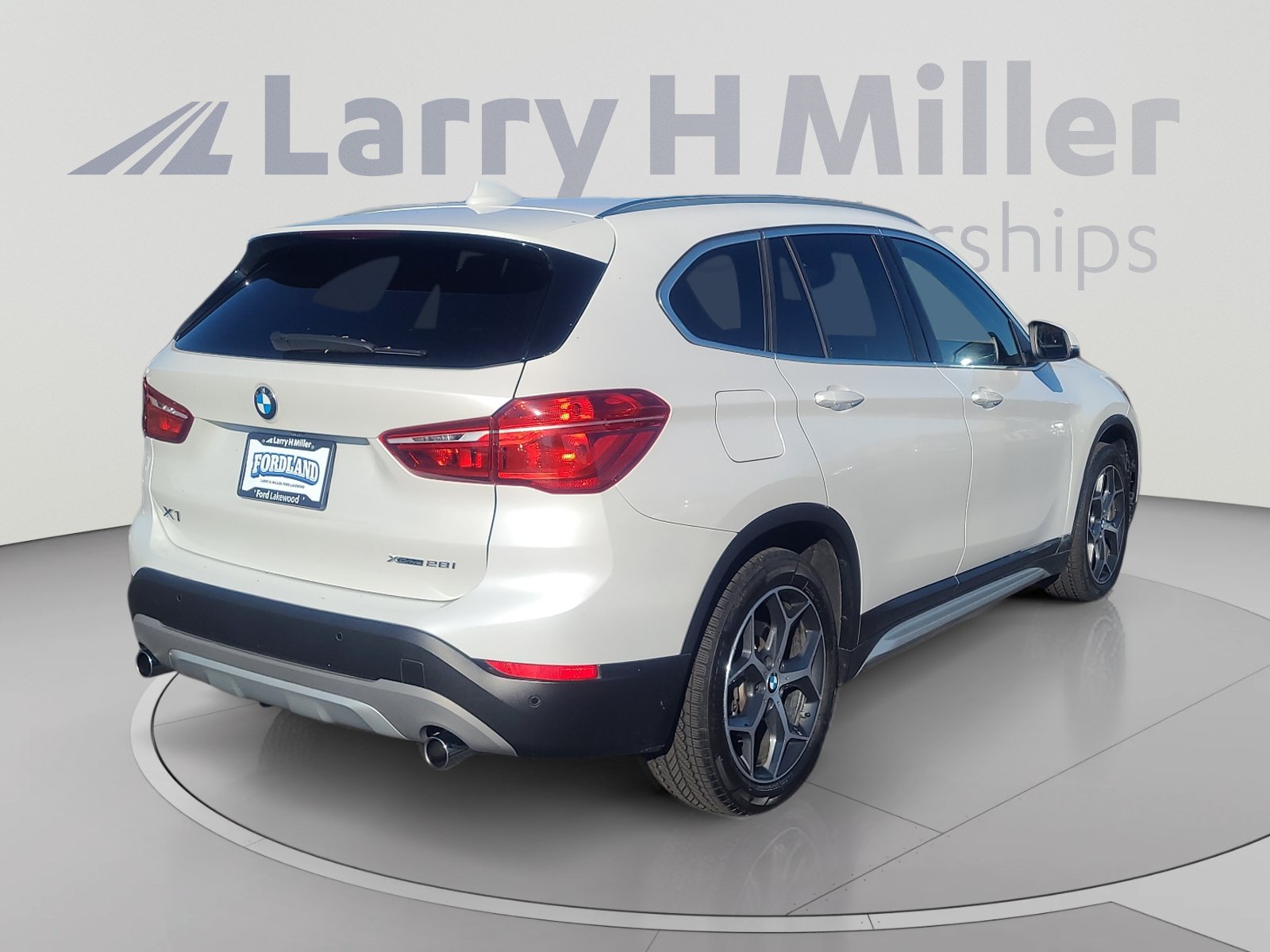 Used 2018 BMW X1 xDrive28i w/ Convenience Package AWD/4WD image 5