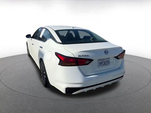 Used 2025 Nissan Altima 2.5 SV image 11