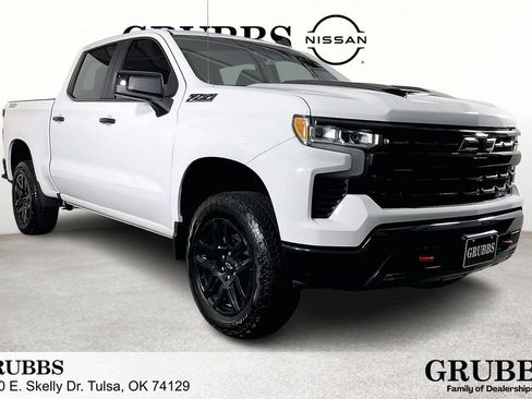 Used 2025 Chevrolet Silverado 1500 LT Trail Boss w/ Convenience Package II AWD/4WD image 1