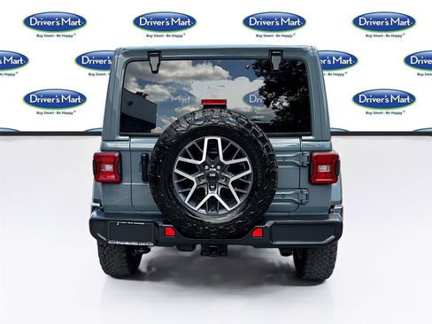 Used 2024 Jeep Wrangler Unlimited Sahara AWD/4WD image 6