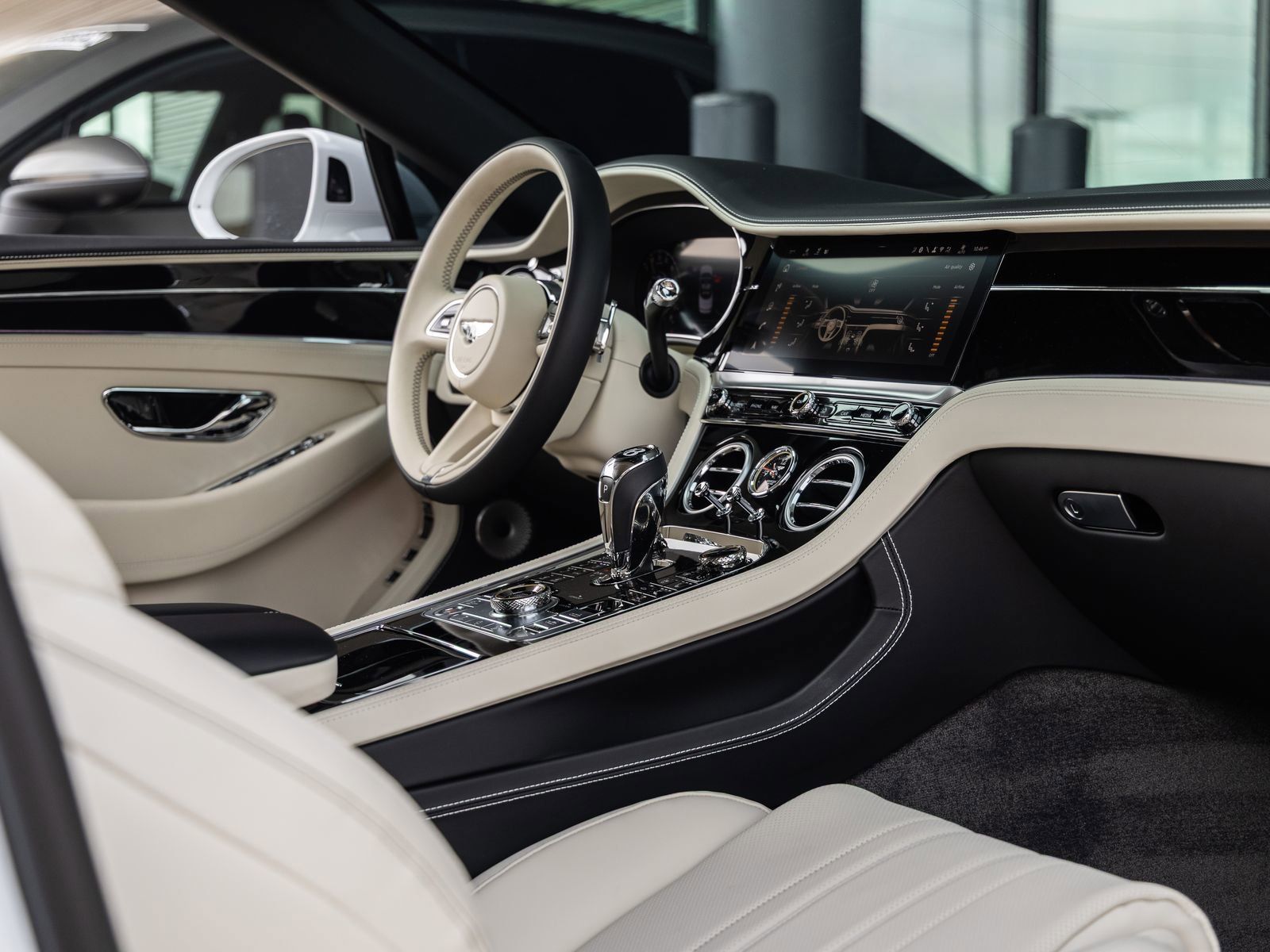 Used 2025 Bentley Continental GTC AWD/4WD image 50