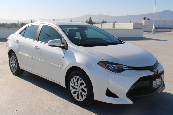 Used 2017 Toyota Corolla LE w/ Carpet Mat Package (TMS) FWD image 2