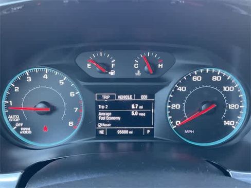 Used 2023 Chevrolet Traverse LT image 26