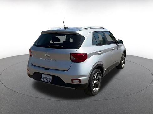 Used 2025 Hyundai Venue SEL FWD image 15