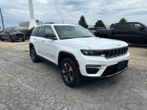 Used 2023 Jeep Grand Cherokee 4WD 4xe image 4