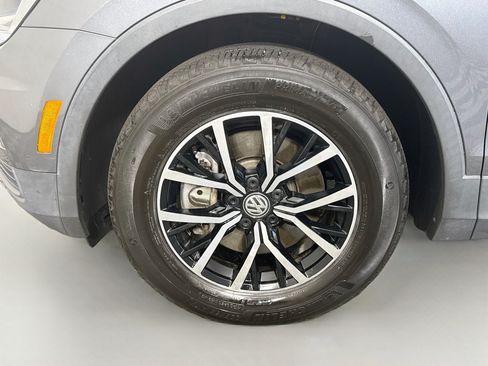Used 2021 Volkswagen Tiguan SE w/ Panoramic Sunroof Package AWD/4WD image 38
