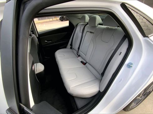 Certified 2025 Hyundai Elantra Limited image 20