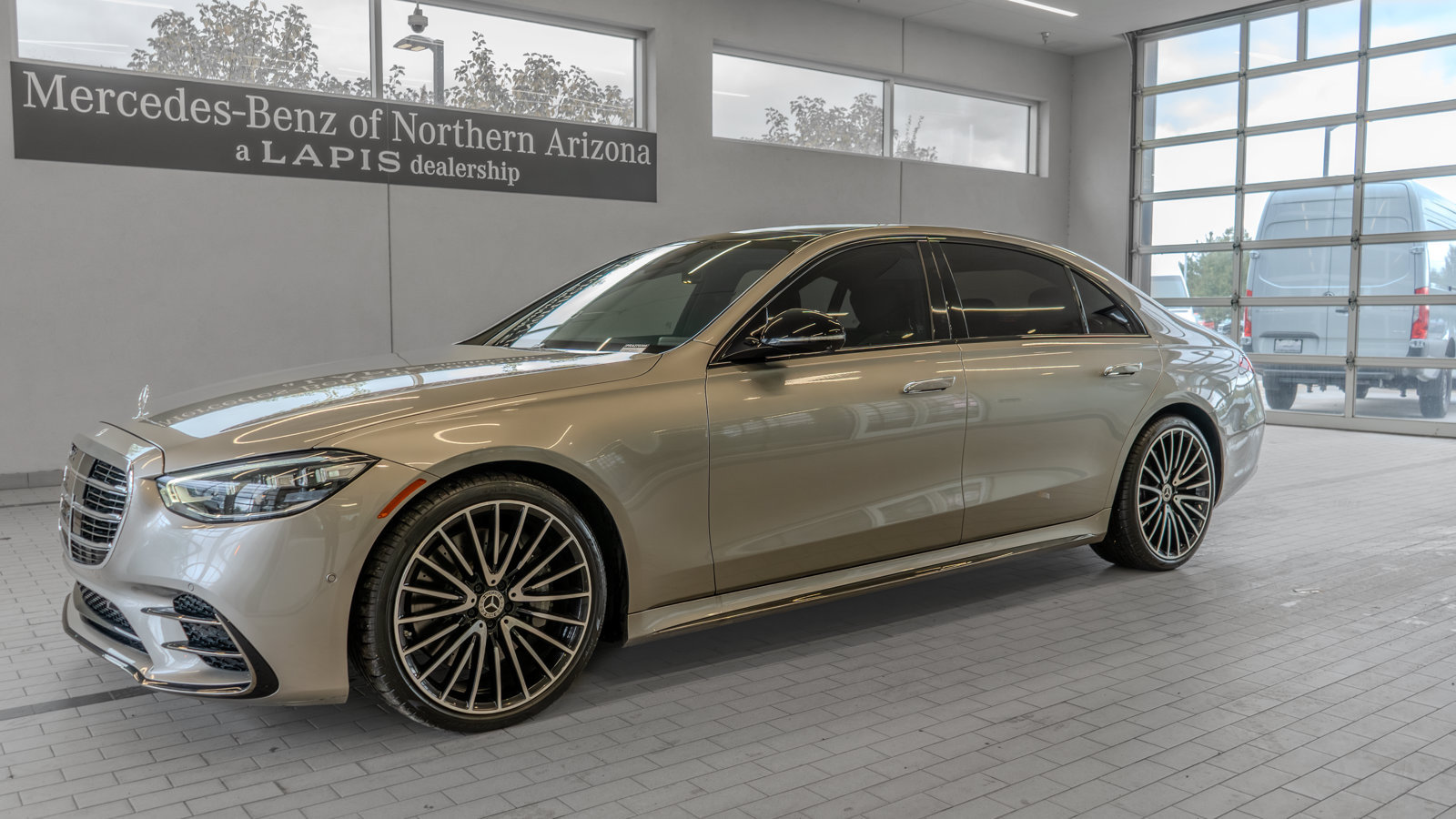 Used 2024 Mercedes-Benz S 580 4MATIC Sedan image 3