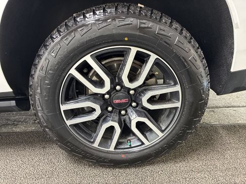 Used 2023 GMC Yukon XL AT4 w/ AT4 Premium Package AWD/4WD image 8