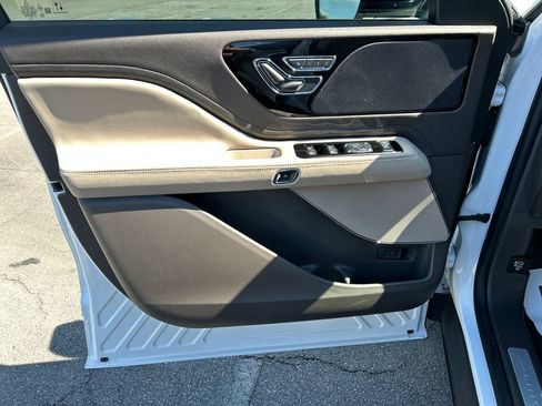 Certified 2024 Lincoln Aviator AWD w/ Premium Package image 12