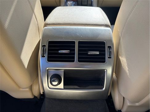 Used 2015 Jaguar XF Premium image 41