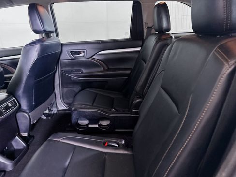 Used 2018 Toyota Highlander XLE image 28