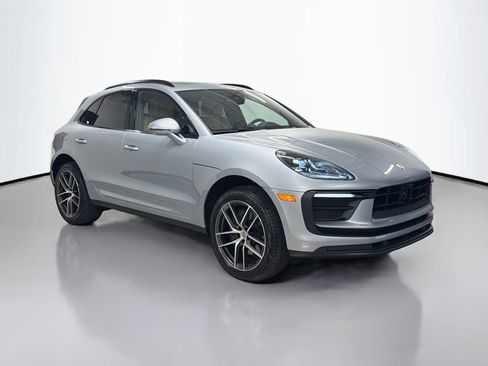 Certified 2025 Porsche Macan AWD/4WD image 7