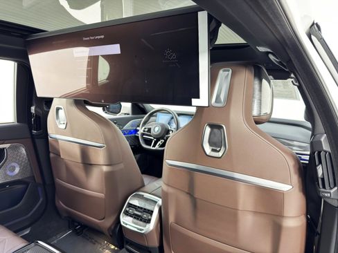 Used 2023 BMW i7 xDrive60 w/ Executive Package 2 image 46