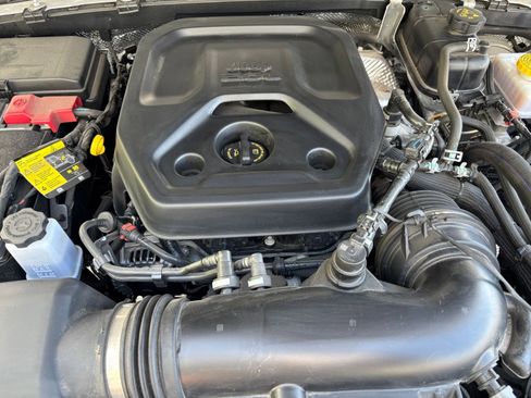 Used 2025 Jeep Wrangler Unlimited Sahara AWD/4WD image 32