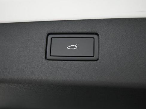 New 2026 Volkswagen Tiguan SE R-Line image 21