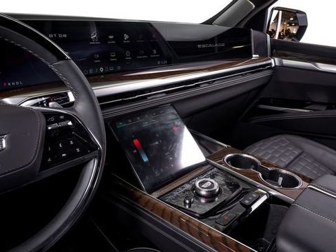 Used 2026 Cadillac Escalade Platinum Sport w/ LPO, Floor Liner Package AWD/4WD image 34